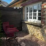 Charmante Maison 2 Avec Jardin Prive 度假居